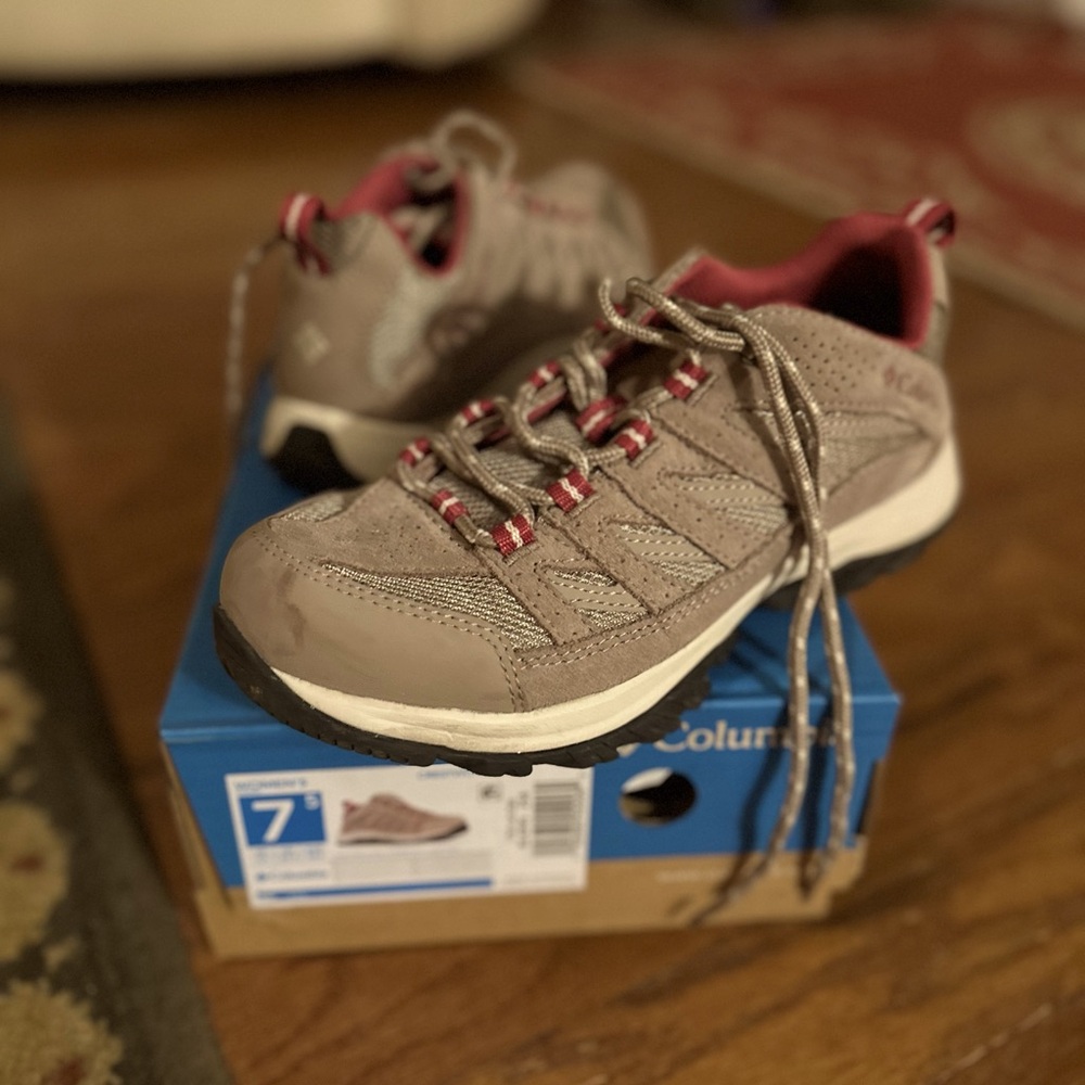 Columbia Crestwood hiking shoes.  7.5 US